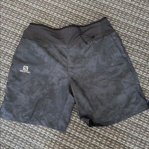 Salomon Men’s 7” running shorts with liner. Size M. Black/Grey